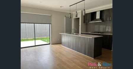 4 Bedroom Double Storey Modern house for rent! - Photo 3