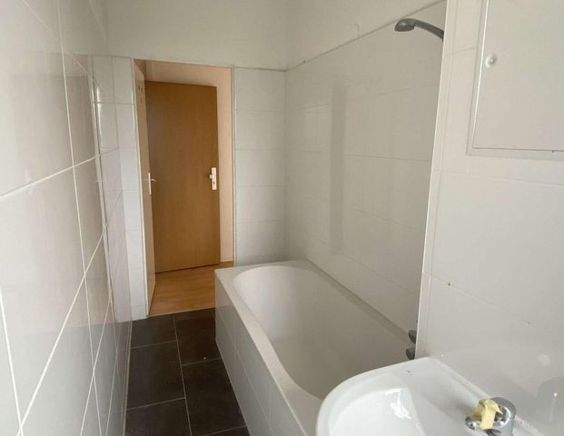 Charmante 3 Raum Wohnung mit Einbauküche - Photo 1