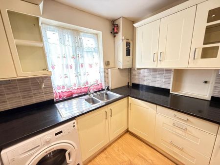 3 bedroom terraced house to rent - Photo 4