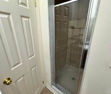 For Lease - 594 Courtney Valley Road, Mississauga, Ontario - Photo 3