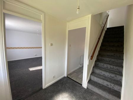 3 bedroom end of terrace house to rent - Photo 3