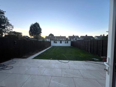 5 bedroom semi-detached house to rent - Photo 4