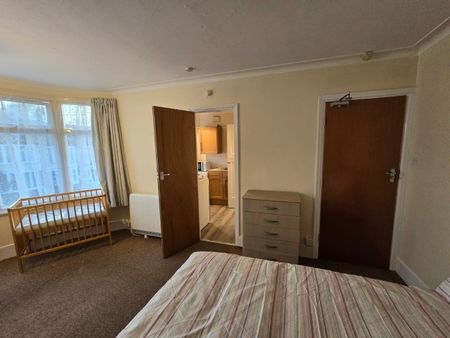 Studio Flat, Berkshire Gardens, N13 - Photo 3