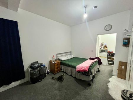 1 bedroom in a house share to rent - Photo 5