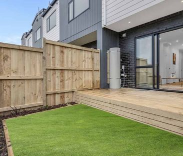 41 Rana Road, Flat Bush – 3 Bedroom Townhouse - Photo 1