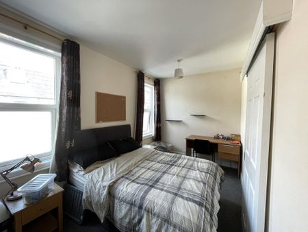 3 bedroom terraced house to rent - Photo 3