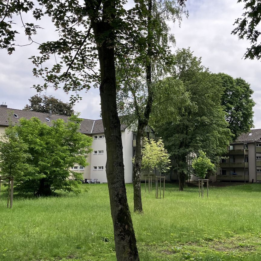 47101/16 Großzügige 1-Zimmer-Wohnung mit Balkon in Düsseldorf-Reisholz - Photo 1