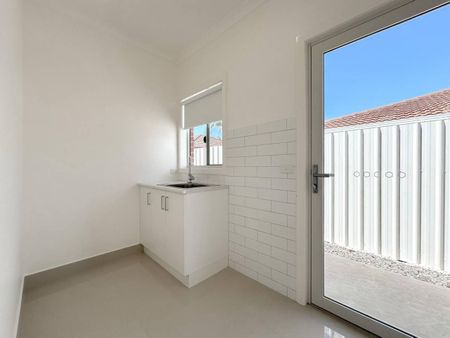 2 Bedroom unit on Campbell Street! - Photo 3