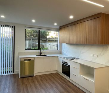 2 bedrooms + 2 bathrooms - Photo 1