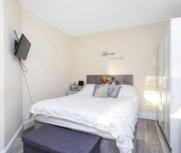 3 bedroom semi-detached bungalow to rent - Photo 2