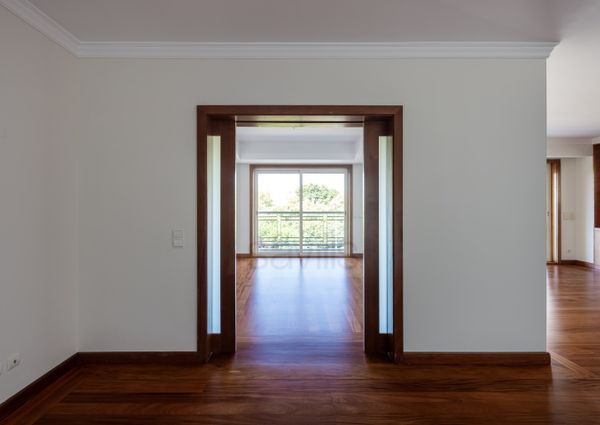 Apartamento T3+1 para arrendar em condomínio fechado na Foz