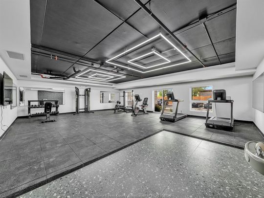 For Lease - 11646 TECUMSEH Road Unit# 500, Windsor, Ontario - Photo 1