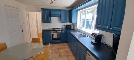4 Bedroom House To Rent - Photo 4