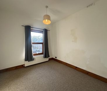 2 bedroom end of terrace house to rent - Photo 3