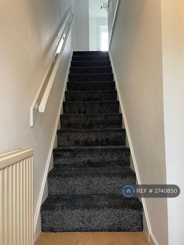 2 bedroom semi-detached house to rent - Photo 3