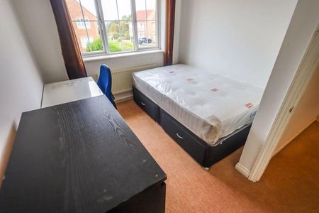 5 bedroom detached house to rent - Photo 2