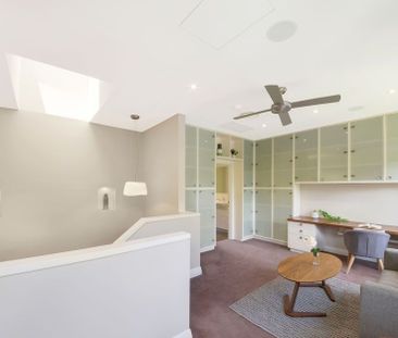 Immaculate Modern Contemporary 5 Bedroom Family Home - Photo 5