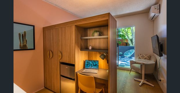 All-inclusive | Fully Furnished | Flexible Leases - Photo 1