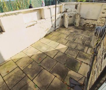 4 bedroom end of terrace house to rent - Photo 2