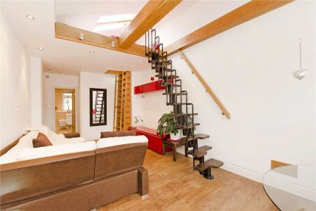 1 bedroom flat in London - Photo 4