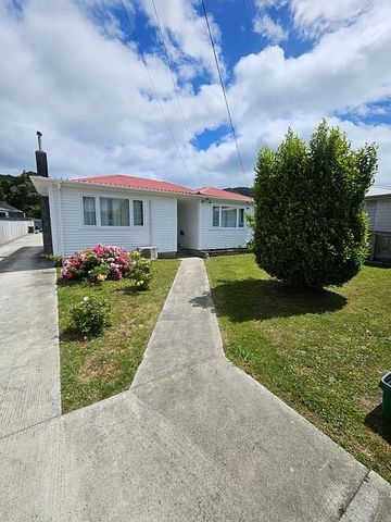 Charming 3BR Home in Wainuiomata! - Photo 5