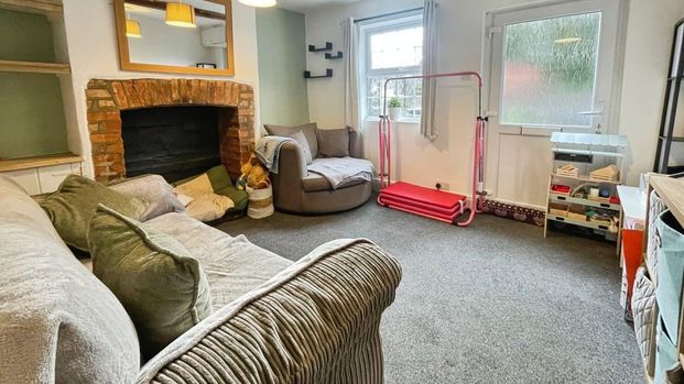 3 bedroom terraced house to rent - Photo 1