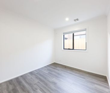 BRAND NEW, GRAND & SPACIOUS 4-BEDROOM HOME IN TARNEIT, FEATURING LI... - Photo 2