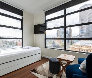 Stylish Two-Bedroom Apartment in the Heart of Melbourne - Photo 6
