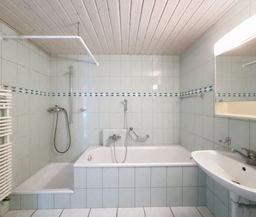 Spacieux et lumineux appartement en duplex de 6.5 pièces au 1er étage - Photo 3