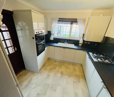 3 bedroom semi-detached house to rent - Photo 2