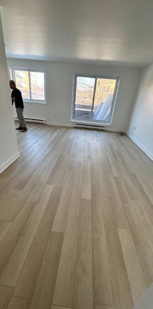 RÉNOVÉ GRAND 3-1/2 VILLE SAINT-LAURENT 2 min du REM - Photo 1