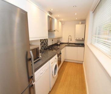 2 bed Terraced for rent - Photo 5