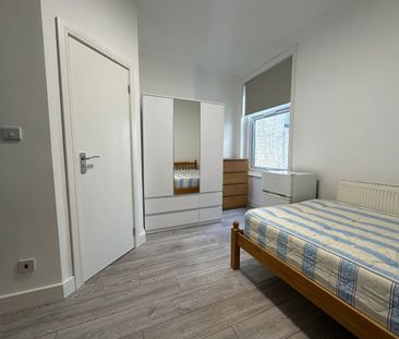 Studio Flat, Finchley Road, NW11 - Photo 1