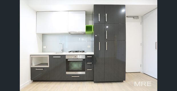 Expansive Living Space In A Quiet Yet Convenient Location!! - Photo 1