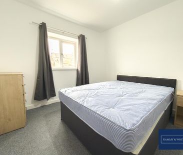 4 bedroom terraced house to rent - Photo 4