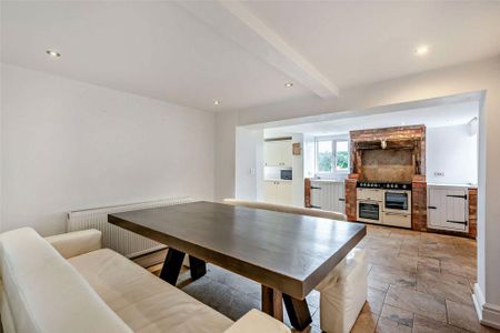 4 bedroom detached house to rent - Photo 5