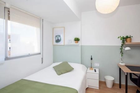 Carrer de la Pianista Empar Iturbi, Valencia, Valencian Community 46007 - Photo 5