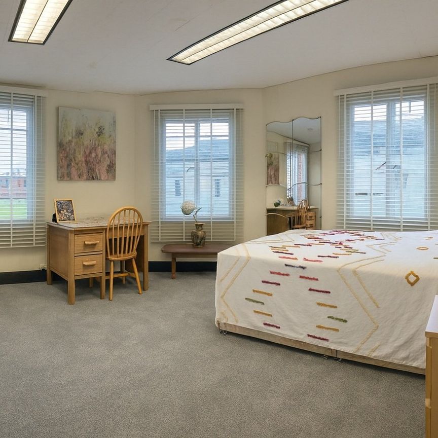 Room in a Shared Flat, Upper York Street, BS2 - Photo 1