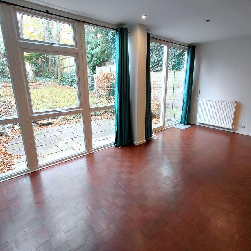 Ashbourne Close, Woodside Park, London N12 - Photo 1