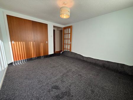 3 bedroom ground floor flat to rent - Photo 5