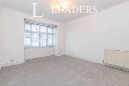 4 bedroom house to rent Caesars Walk, CR4 - Photo 2