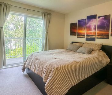 Bright, Cozy Home With Nature Views And Modern Touches. - Photo 3