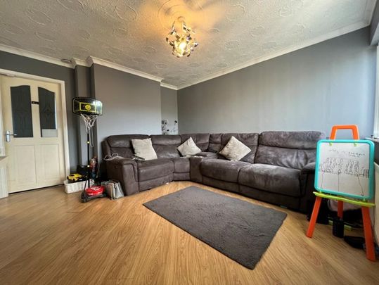 4 bedroom semi-detached house to rent - Photo 1