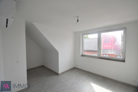 Volledig vernieuwd triplex-appartement met 2 slpk. terras en garage. Vrij vanaf 01/12 - Foto 3