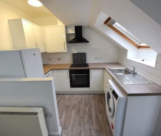 2 bedroom Flat in 123 Hawksworth Rd, Leeds - Photo 4