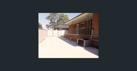 FANTASTIC THREE BEDROOM FAMILY HOME! - Photo 2