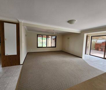 Blue Chip Position House in Burleigh Waters Cul De Sac - Approx 500... - Photo 4