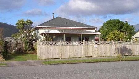 GREYMOUTH - 3 BEDRROM - Photo 3