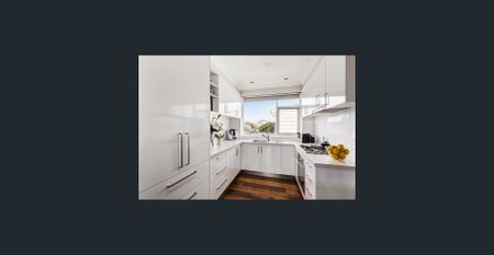 Stylish Two Bedroom Apartment - Photo 4