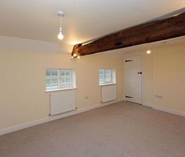 2 bedroom character property to rent - Photo 5